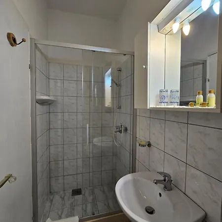 Apartment Apartments & Rooms Mikleus